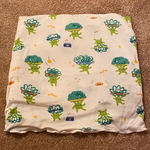 ANGEL DEAR. Bamboo swaddle.